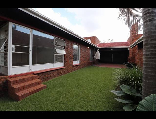 3 BEDROOM TOWNHOUSE FOR SALE IN RANDPARK RIDGE